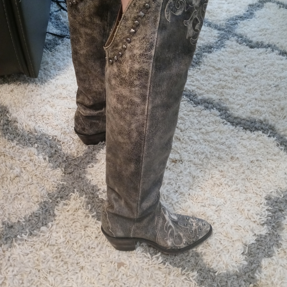 LUCHESSE boots - Picture 11 of 12